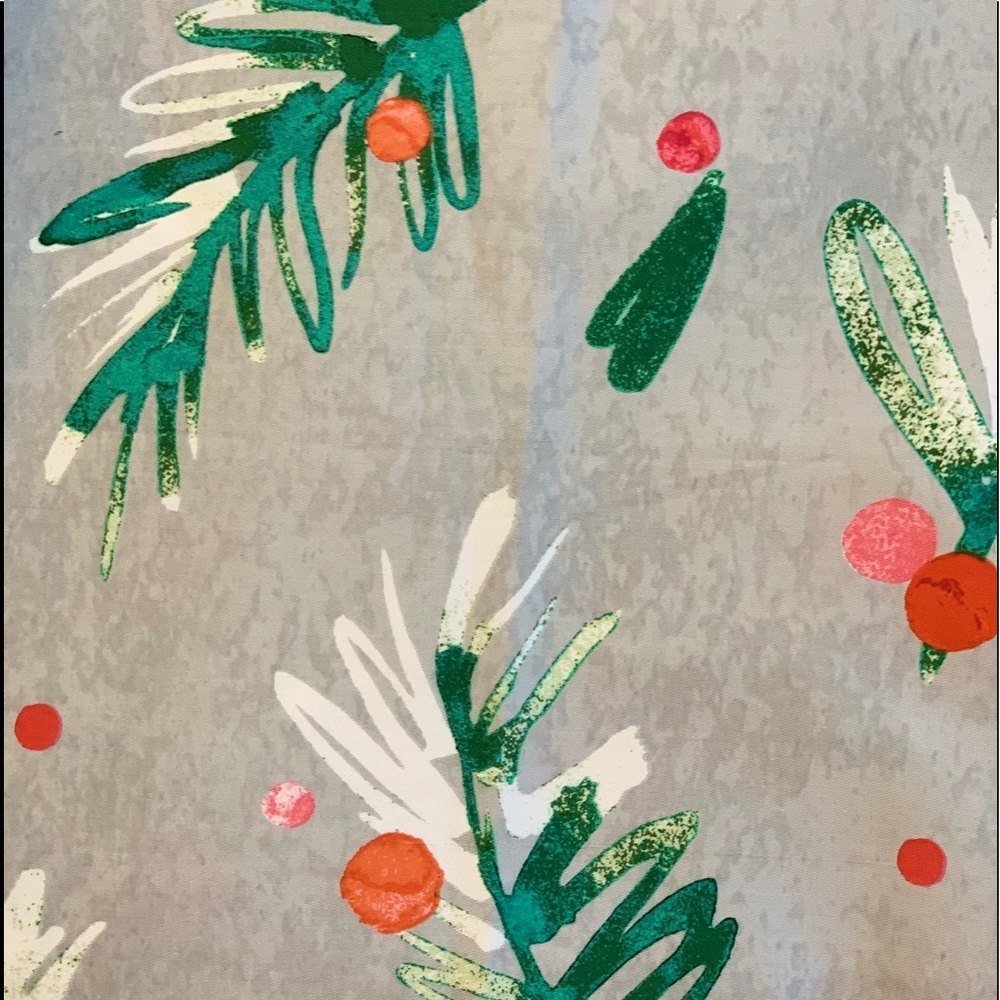 Avanti Christmas Fabric Shower Curtain.  Berry Leaves Collection.